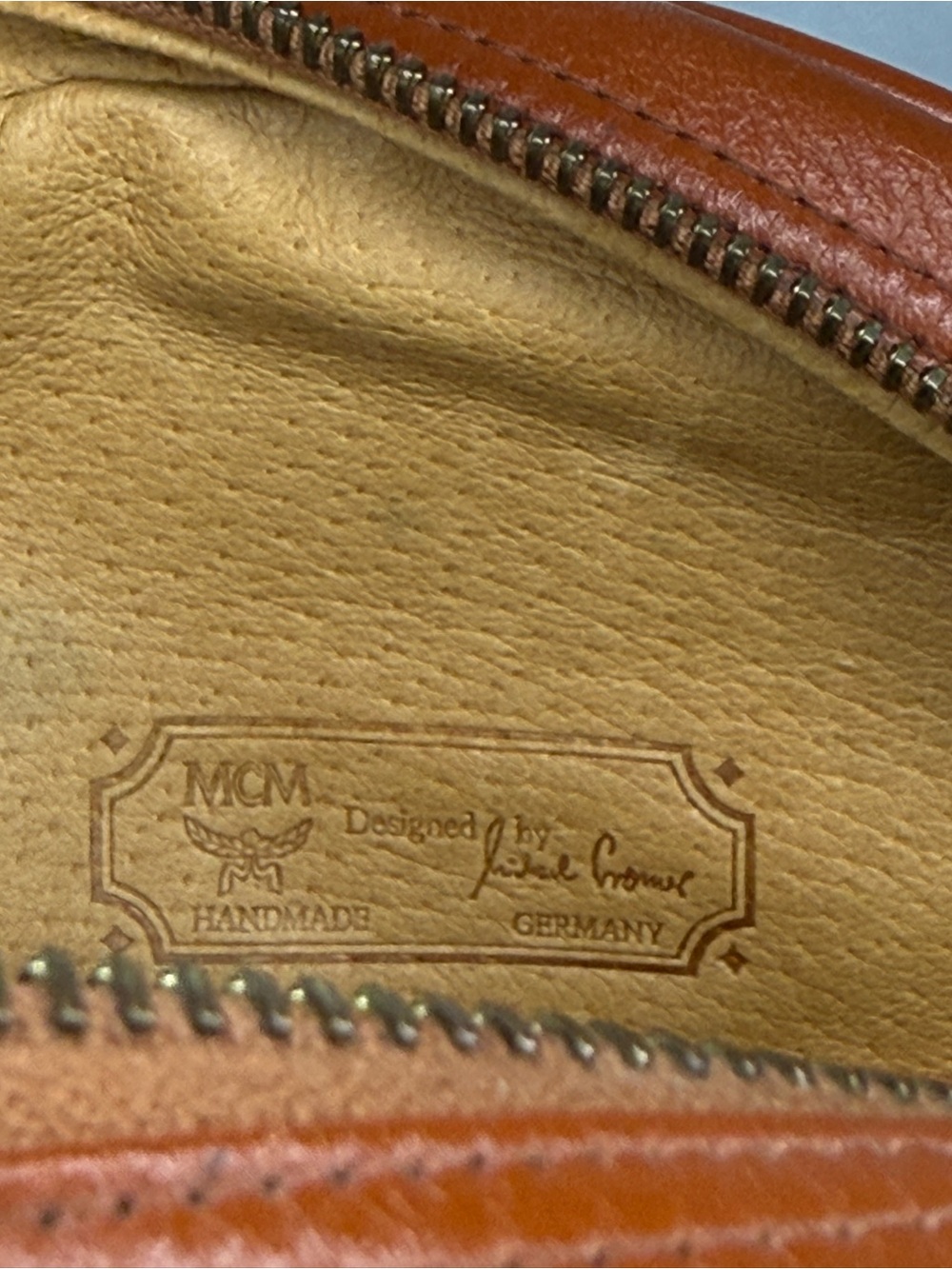 MCM Vintage Suzy Wong Circle Bag - Picture 9 of 13